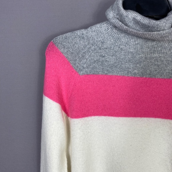 Court & Rowe Belle Noel Color Block Turtleneck Sweater In Silver Heather… - Picture 5 of 11